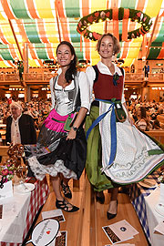   Charlotte von Oeynhausen , Lara Joy Körner  Ingolstadt- und Wertheim Wiesn im Schützen- Festzelt, 185.Oktoberfest München am 25.09.2018  Foto: BrauerPhotos/G.Nitschke für Value Retail Management Germany GmbH